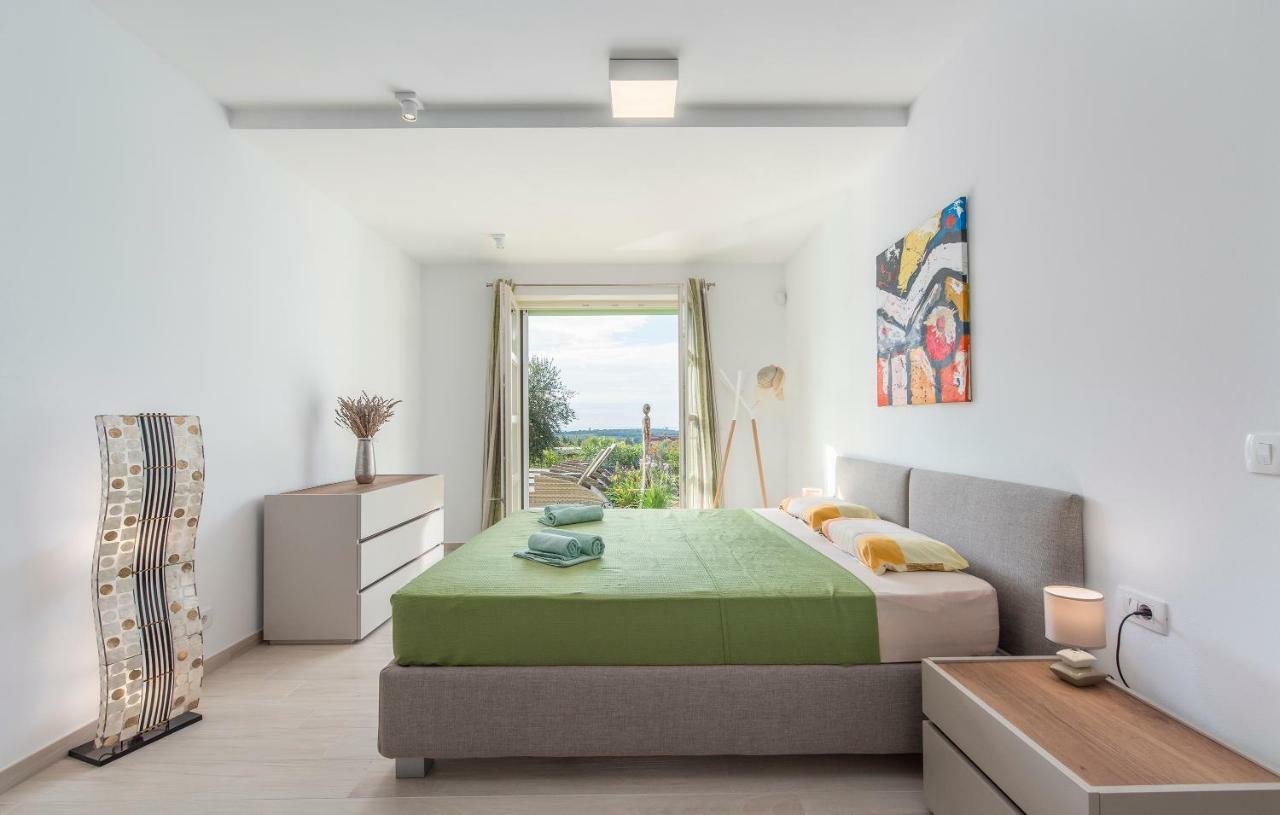 Design And Luxury Villa With Pool Kukci Bagian luar foto